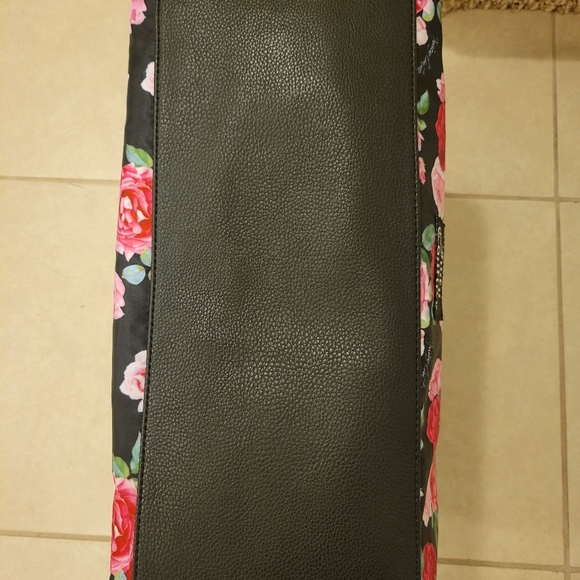 JuicyCouture- Floral Weekender Tote - Picture 7 of 9